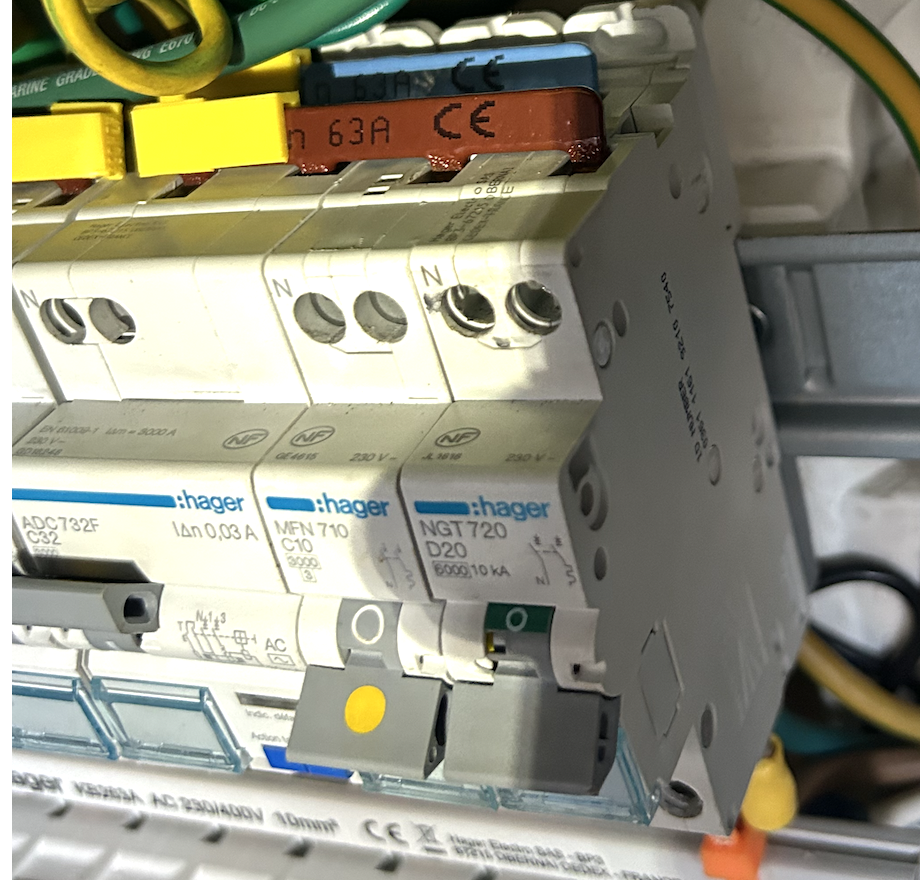 [ElectriciansForums.net] RCBO wiring direction?