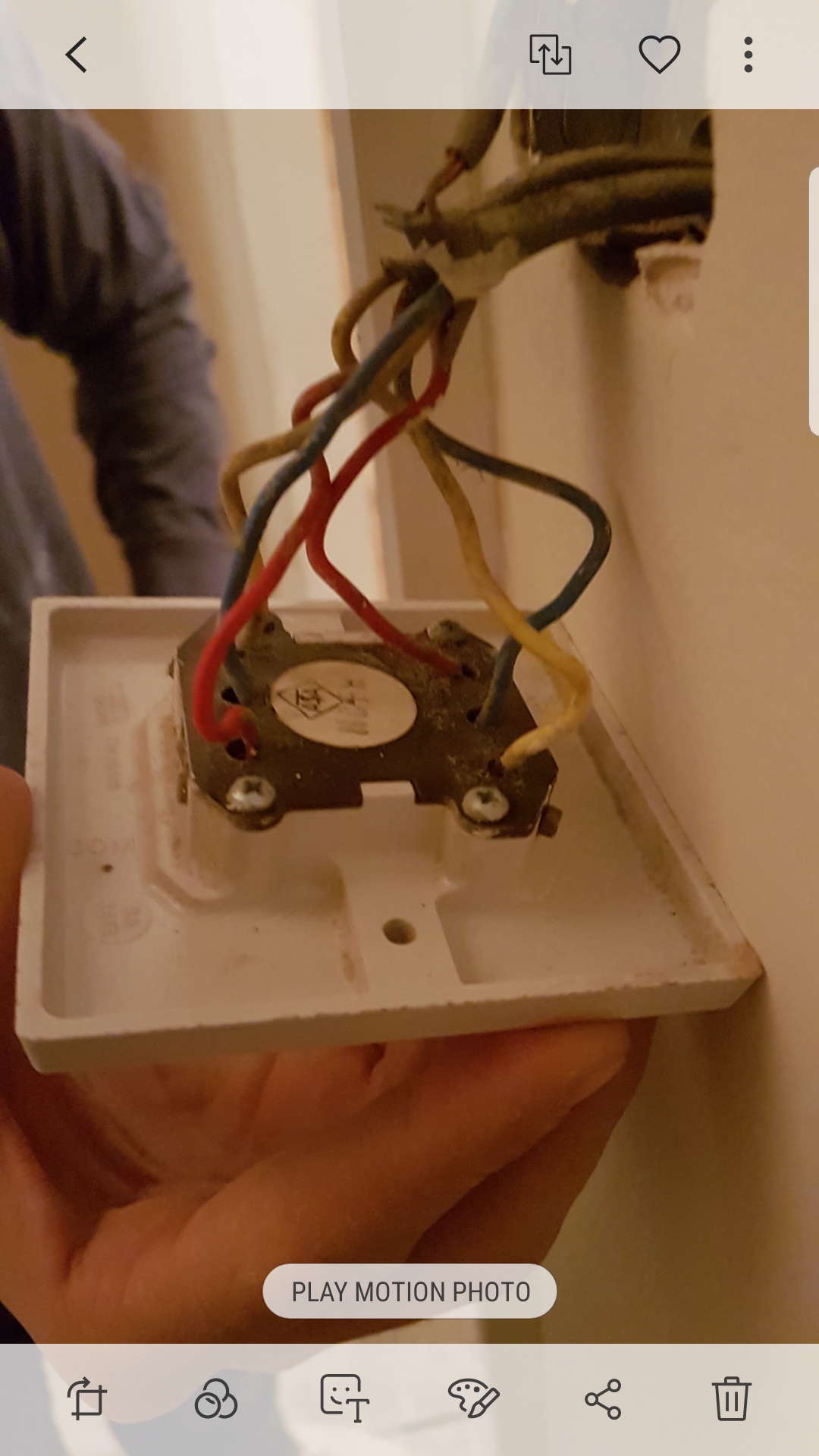 [ElectriciansForums.net] 2 way switches not working