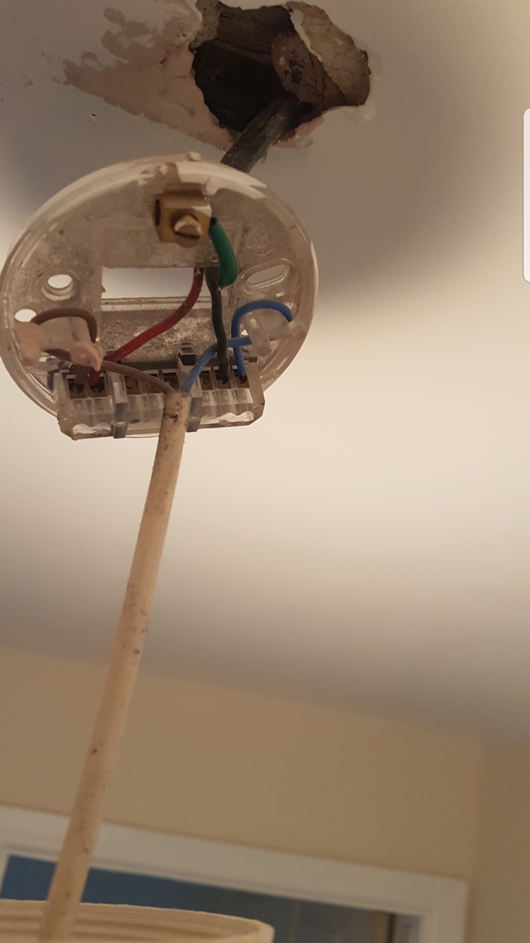 [ElectriciansForums.net] 2 way switches not working