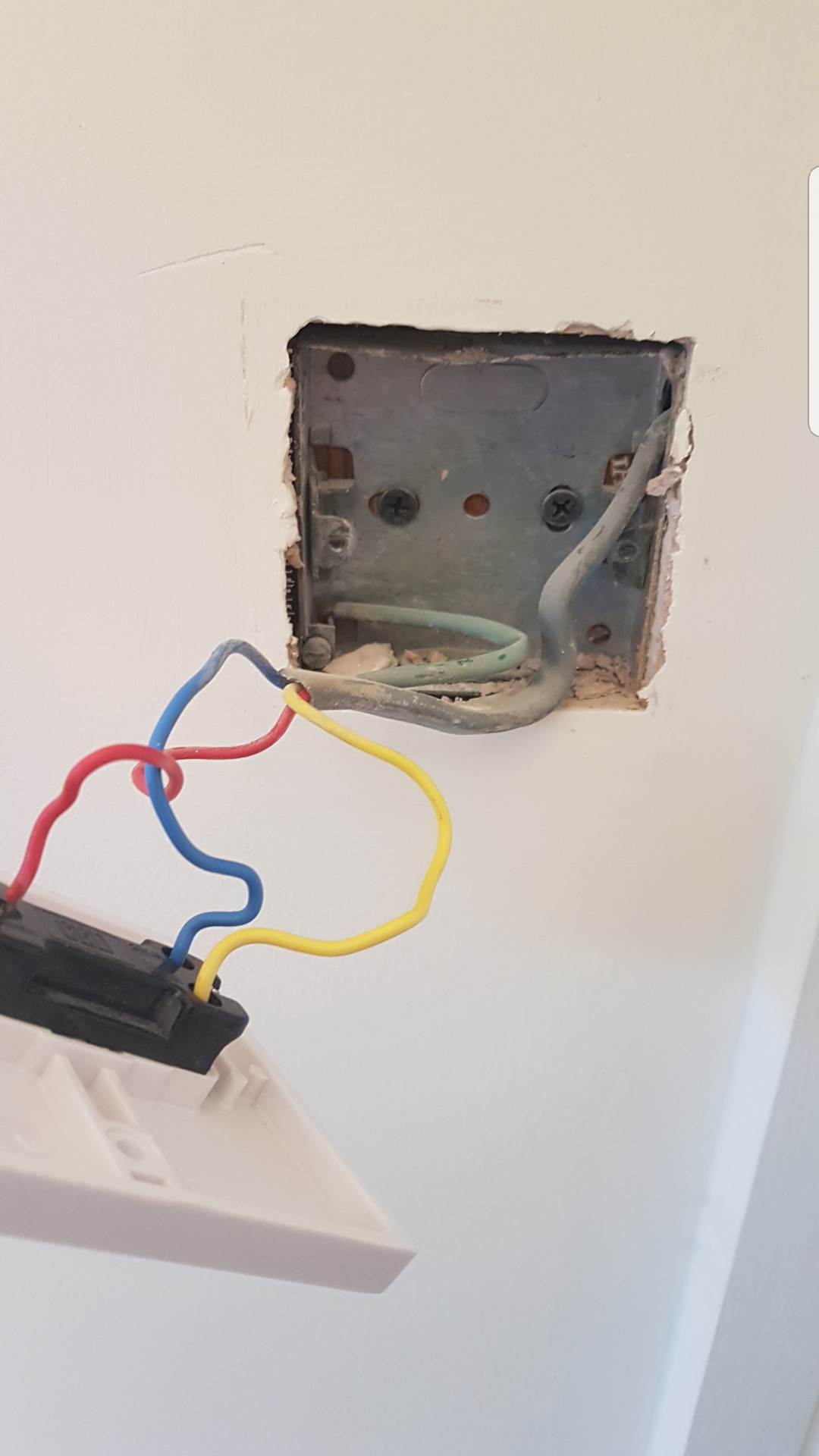 [ElectriciansForums.net] 2 way switches not working