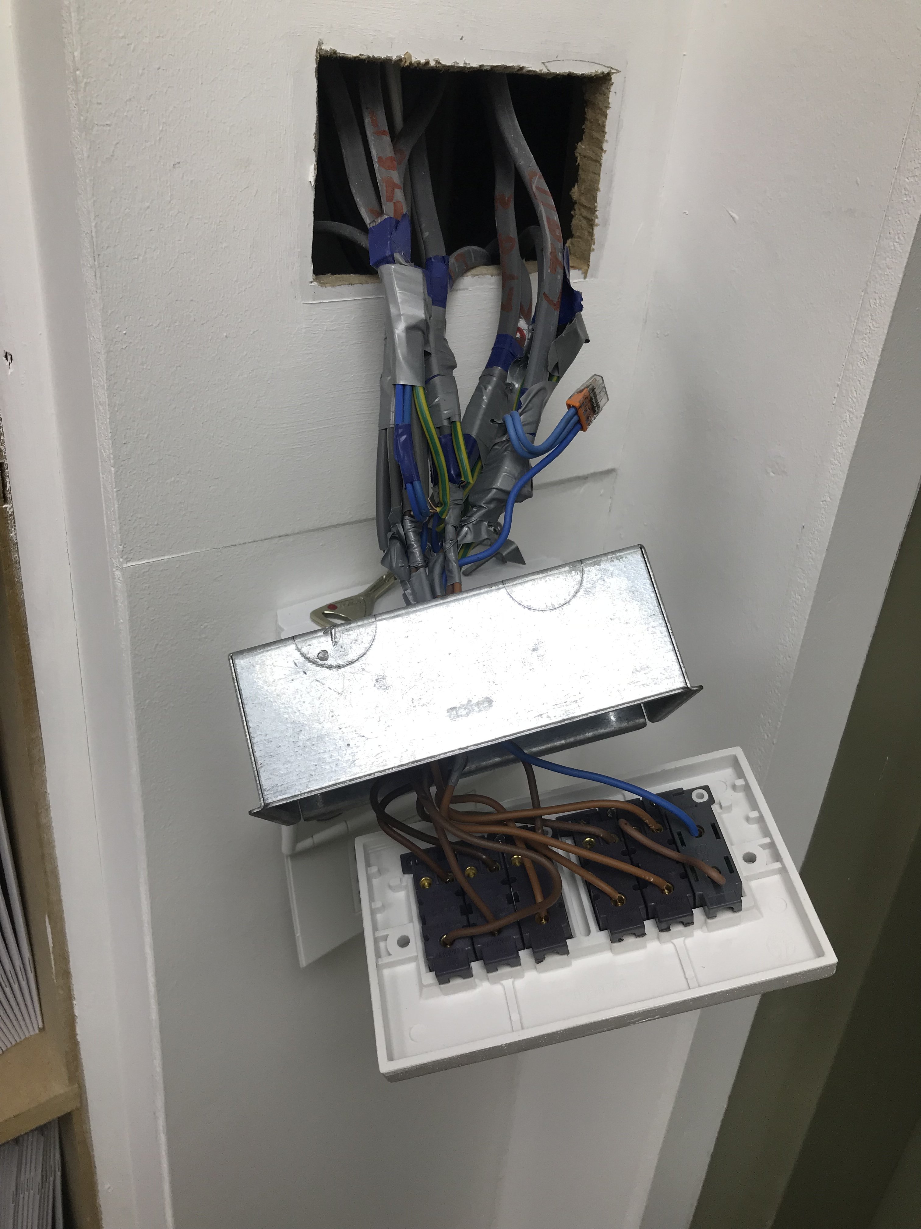 [ElectriciansForums.net] Installation above suspended ceiling issues