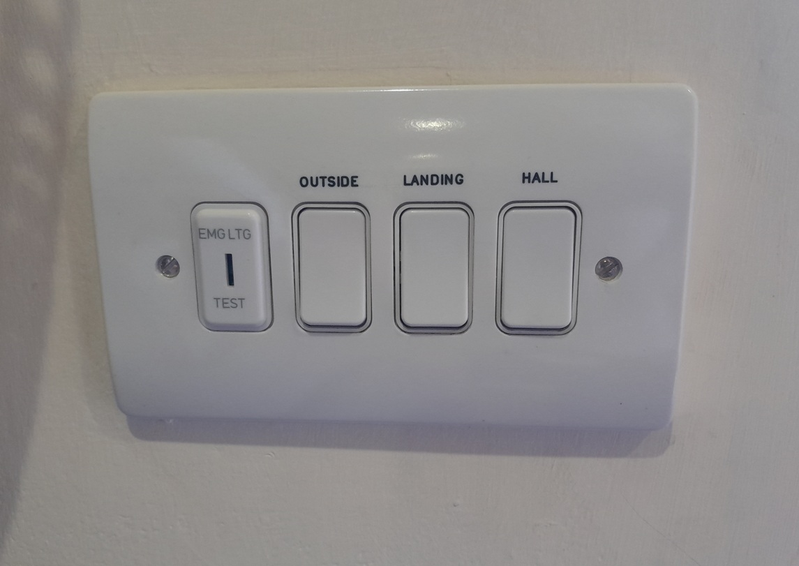 [ElectriciansForums.net] 8 gangs of 2 way light switches - wiring