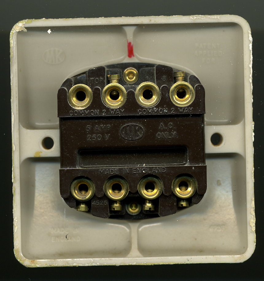 [ElectriciansForums.net] wiring new lightswitch to replace old MK 4526 2 way 2 gang