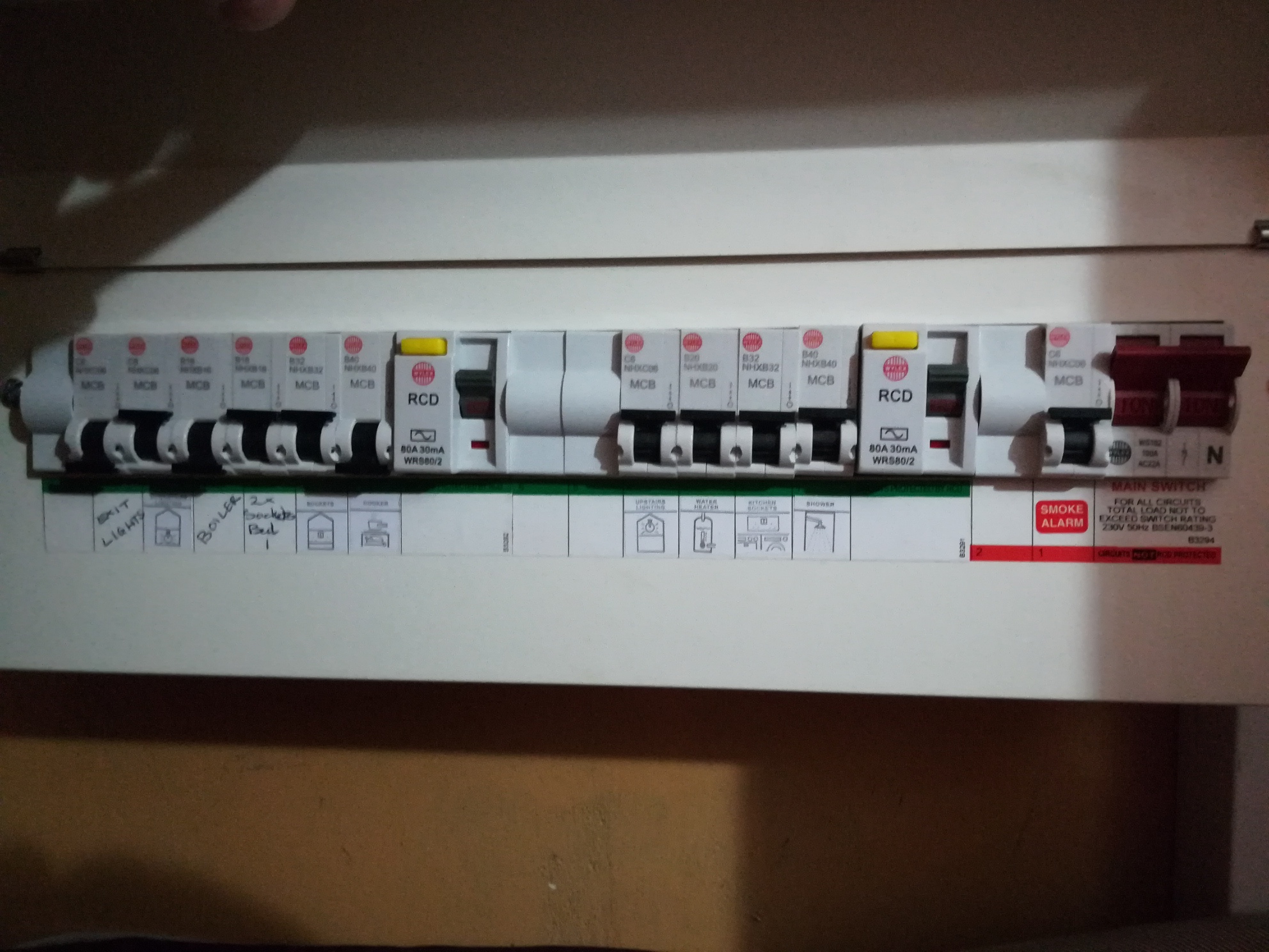 [ElectriciansForums.net] Tripping issue with Split load Wylex DB