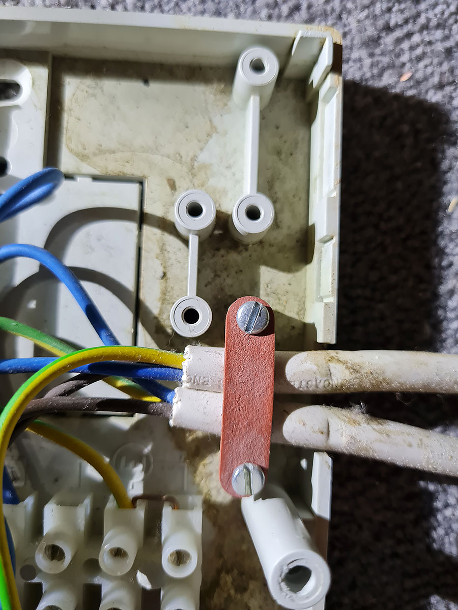 Junction box strain relief.jpg